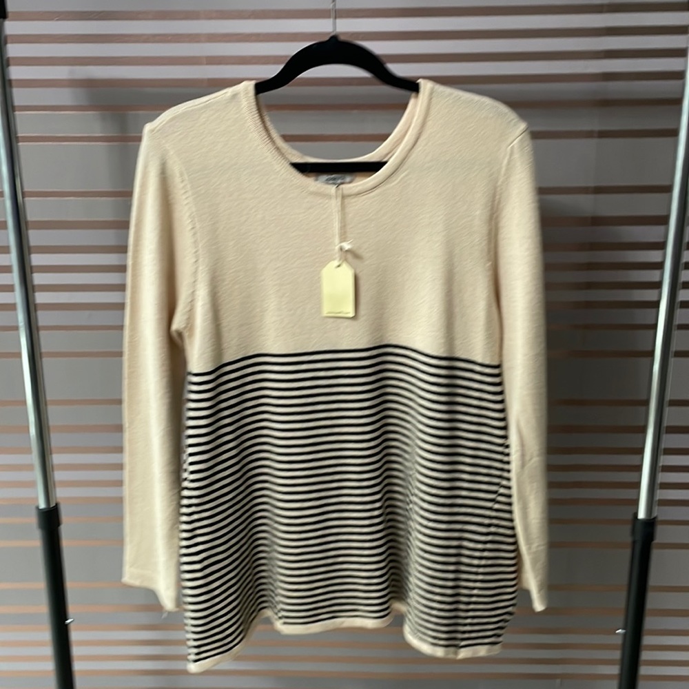 NWT light, thin, and soft sweater size small by Jodifl